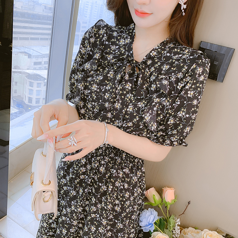 Floral Chiffon A-Line Midi Dress with V-Neck and Puff Sleeves - Image 4