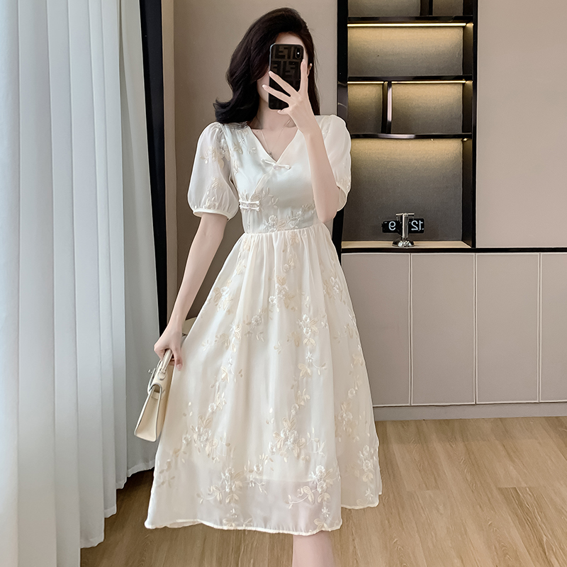 New Chinese Style Embroidered V-Neck Puff Sleeve A-Line Midi Dress