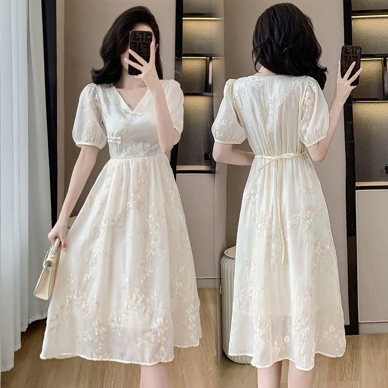 New Chinese Style Embroidered V-Neck Puff Sleeve A-Line Midi Dress - Image 2