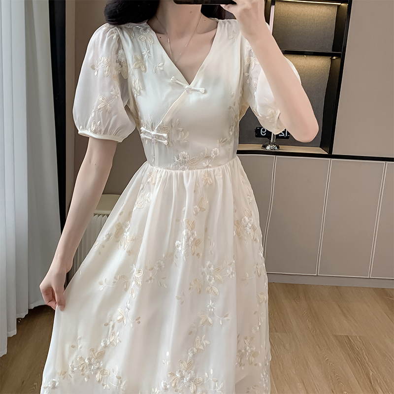 New Chinese Style Embroidered V-Neck Puff Sleeve A-Line Midi Dress - Image 4